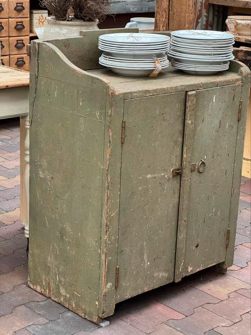 Stoere kast, commode, massief en zwaar, oud-groen,, Antiek en Kunst, Curiosa en Brocante, Ophalen