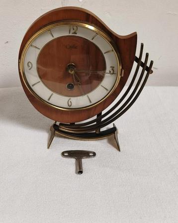 Vintage Orfoc tafelklok retro opwind klokje beschikbaar voor biedingen