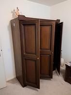 Antieke houten slaapkamer interieur., Ophalen