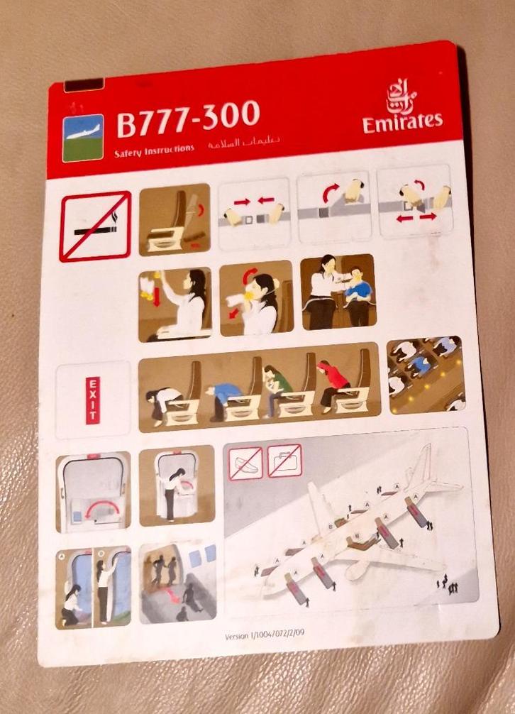 Emirates B777-300 flight safetycard, Verzamelen, Luchtvaart en Vliegtuigspotten, Zo goed als nieuw, Kaart, Foto of Prent, Ophalen of Verzenden
