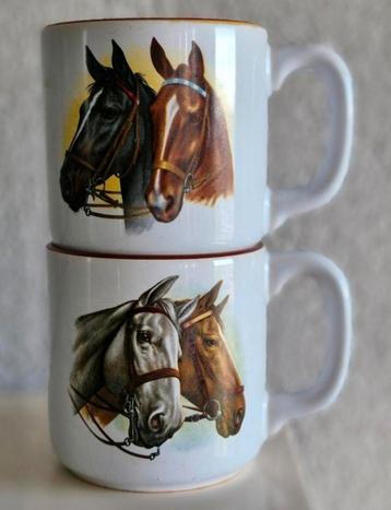 Twee Bekers met Paarden opdrukken beschikbaar voor biedingen