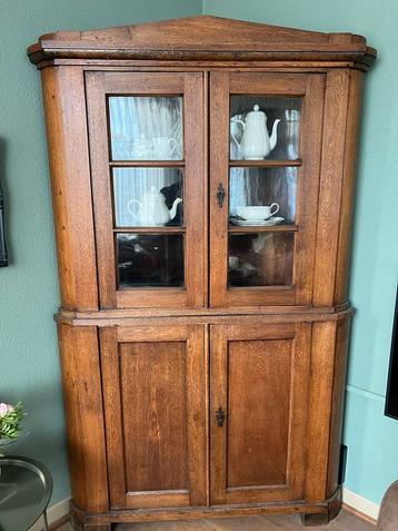 Antieke Eiken Hoekkast - 2 Delen. Vaste prijs €500 beschikbaar voor biedingen