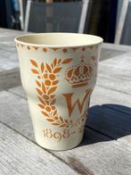 Drink beker van porcelein. Wilhelmina 1898-1938, Ophalen