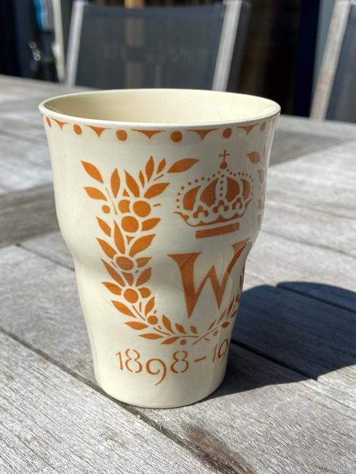Drink beker van porcelein. Wilhelmina 1898-1938, Antiek en Kunst, Curiosa en Brocante, Ophalen