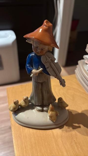 Vintage beeldje. 15 cm hoog br. 11 vm. Vioolspeler beschikbaar voor biedingen