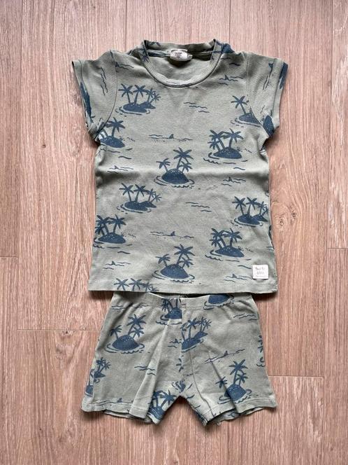 Pyjama Feetje, groen met opdruk palmbomen, maat 116, Kinderen en Baby's, Kinderkleding | Maat 116, Zo goed als nieuw, Jongen, Nacht- of Onderkleding