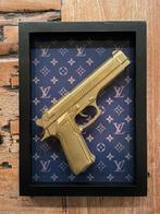 Louis Vuitton Pistool Kunstwerk - Goud, Ophalen of Verzenden