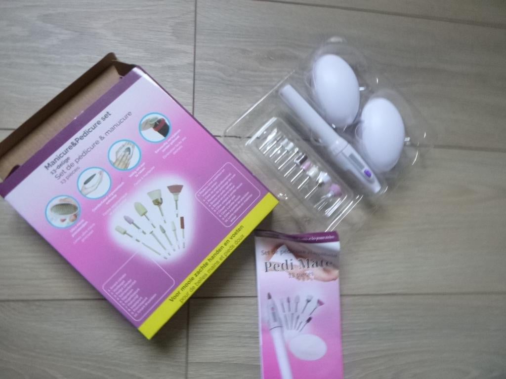 13 delige manicure set,  nieuw, Wit, Nieuw, Ophalen of Verzenden, Handen en Nagels