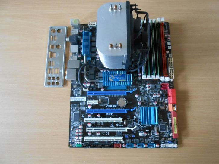 Moederbord met i7 Cpu, 8gb ddr3 geheugen, Cpu koeler, Computers en Software, Moederborden, Gebruikt, Intel, DDR3, Ophalen