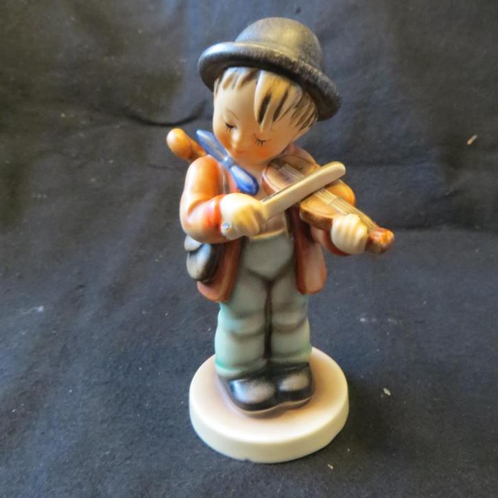 Hummel vioolspeler 4 hoogte 13 cm (chipje), Verzamelen, Beelden en Beeldjes, Gebruikt, Hummel, Ophalen of Verzenden