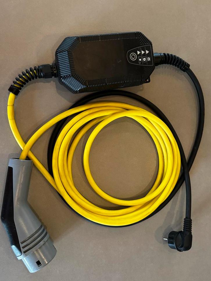 Elektrische auto oplader 230V/10A, Auto diversen, Laadpalen, Gebruikt, Laadkabel, Ophalen of Verzenden