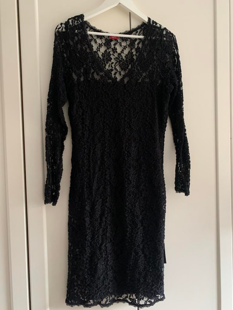 Mooie zwarte kanten jurk LIV maat L, Kleding | Dames, Jurken, Zwart, Maat 42/44 (L), Ophalen of Verzenden, Zo goed als nieuw