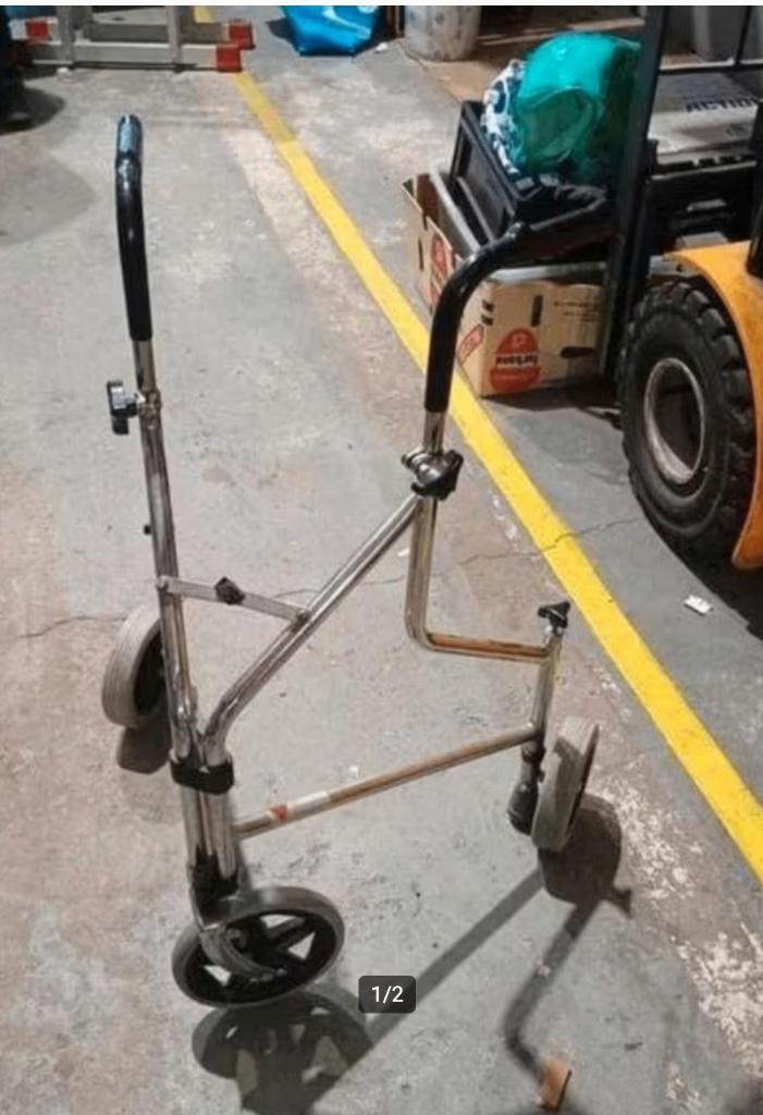 rollator driewieler, Diversen, Rollators, Zo goed als nieuw, Lichtgewicht, Opvouwbaar, Ophalen