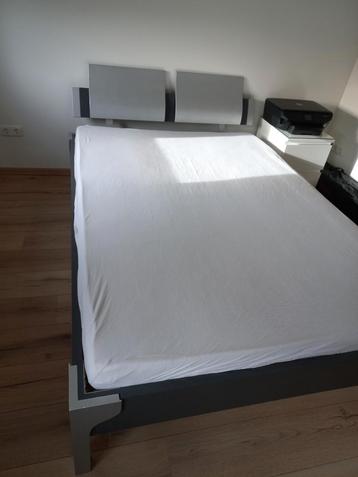 Bed inclusief matras 200 x 140 cm