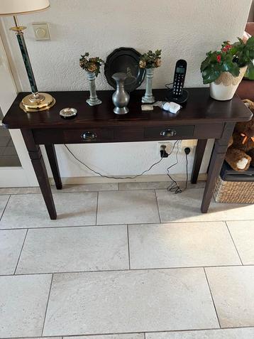 Sidetable met 2 lades beschikbaar voor biedingen