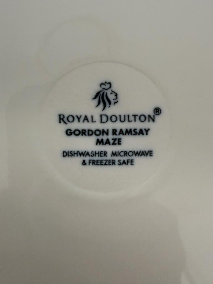 Royal Doulton Gordon Ramsay Maze Servies + Glasservies, Huis en Inrichting, Keuken | Servies, Gebruikt, Compleet servies, Effen