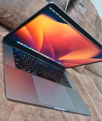 Apple MacBook Pro 15 Inch Retina i7 32GB Uit 2020 Nieuwstaat beschikbaar voor biedingen
