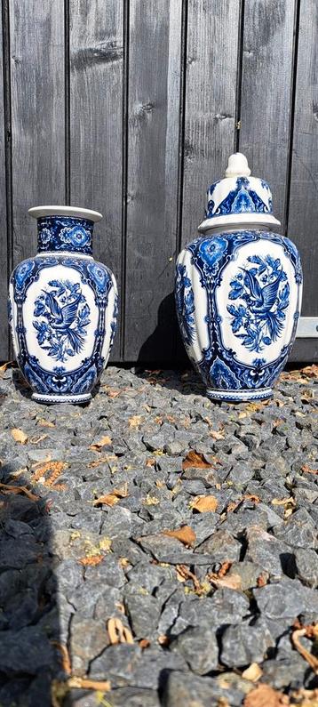 2 antieke delft blauwe vazen beschikbaar voor biedingen