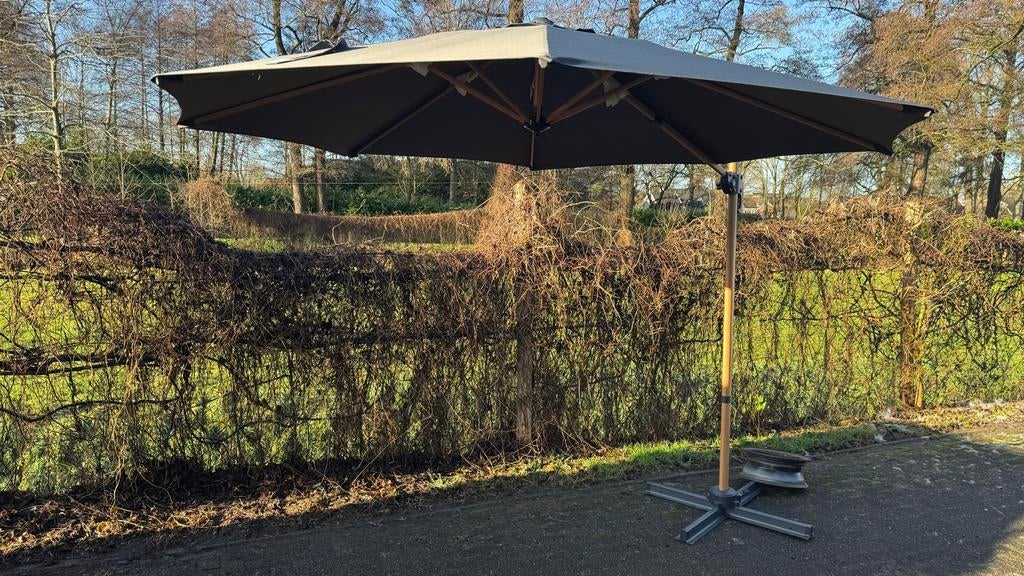 Mooie zweefparasol, Ophalen, Kantelbaar, 2 tot 3 meter, Zweefparasol