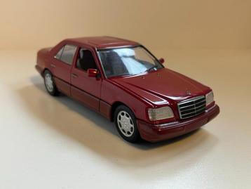 Mercedes Benz E 220 sedan (w124)  1993  1:43 Minichamp beschikbaar voor biedingen