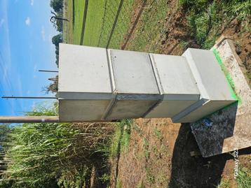 Beton zuilen beton poeren poort beschikbaar voor biedingen
