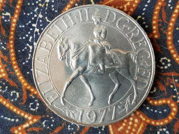 Mooie vintage Queen Elizabeth penning uit Engeland 3,8 cm. beschikbaar voor biedingen