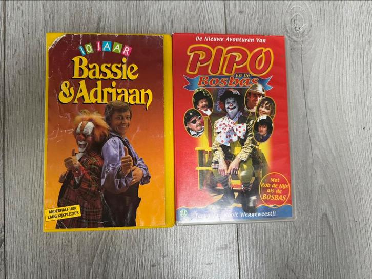 Bassie & Adriaan + Pipo de Clown VHS set (2 stuks), Cd's en Dvd's, VHS | Film, Gebruikt, Nederlandstalig, Alle leeftijden, Ophalen of Verzenden