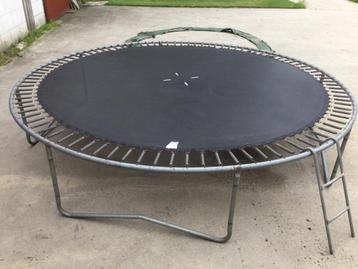 Grote trampoline beschikbaar voor biedingen