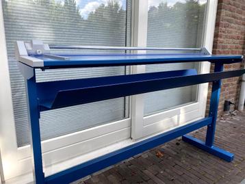 Dahle 558  (prof rolsnijmachine - 133cm) + onderstel beschikbaar voor biedingen