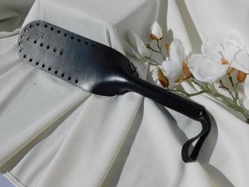 FLOGGER.VINTAGE HLP BLACK LEATHER FLOGGER.Originele Flogger. beschikbaar voor biedingen