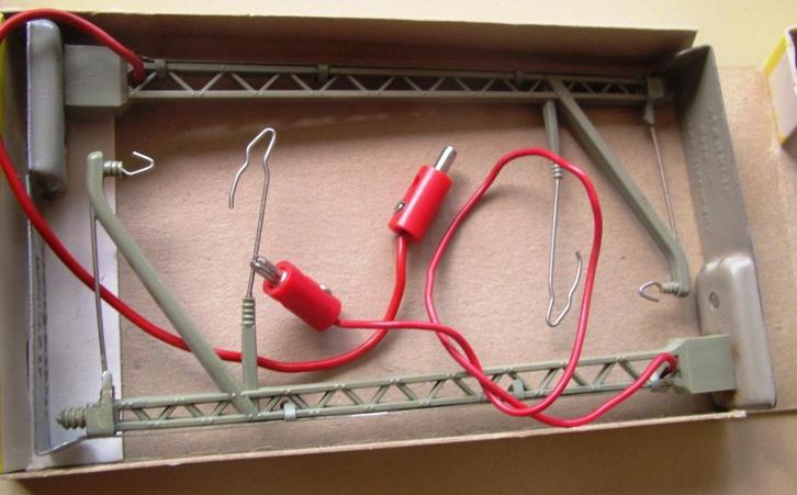 Märklin 7005 signaalmast 2x aansluitmast M-rails OVP, Hobby en Vrije tijd, Modeltreinen | H0, Zo goed als nieuw, Overige typen