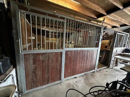 Twee in nette staat verkende paardenboxen, Dieren en Toebehoren, Stalling en Weidegang, Toebehoren, 2 of 3 paarden of pony's