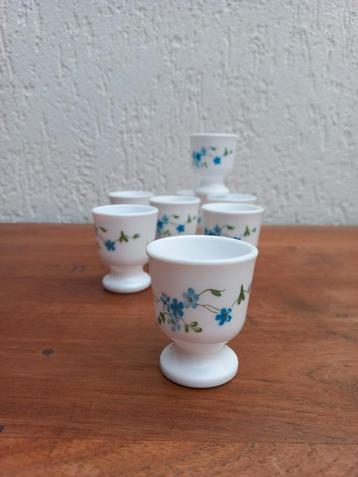 Acht eierdopjes. Veronica. Arcopal. Vintage beschikbaar voor biedingen