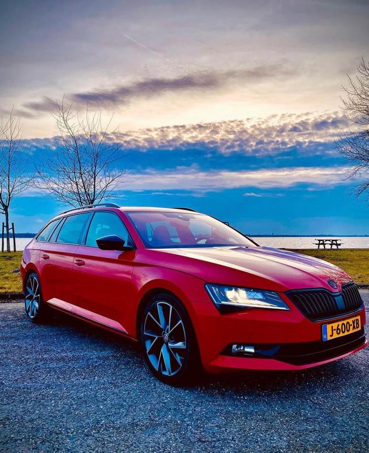 Skoda Superb 2.0TSI 206KW COM D6 4X4 My15 2018 Rood, Auto's, Skoda, Particulier, Superb, 4x4, ABS, Achteruitrijcamera, Adaptieve lichten