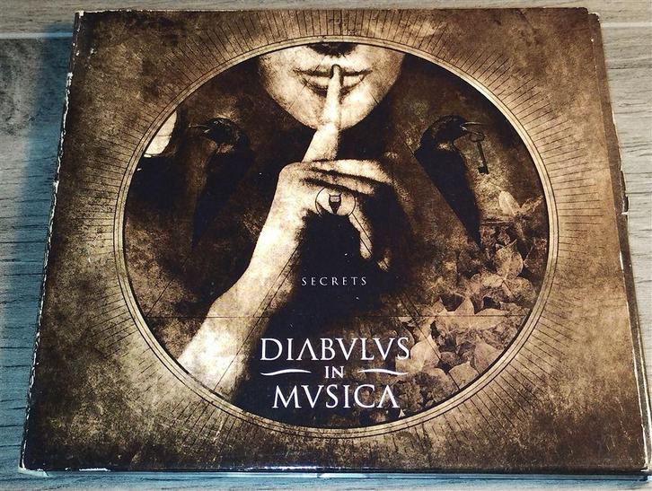 Diabulus in Musica - Secrets [Gesigneerd], Cd's en Dvd's, Cd's | Hardrock en Metal, Zo goed als nieuw, Ophalen of Verzenden