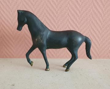 Bronzen beeldje van een paard beschikbaar voor biedingen