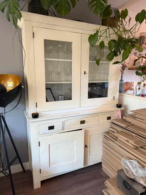 Landelijke witte buffetkast - 145 cm breed, Huis en Inrichting, Kasten | Buffetkasten, Gebruikt, 200 cm of meer, 100 tot 150 cm