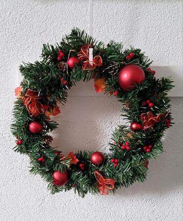 2 kerstkransen 40 cm met lichtjes.  beschikbaar voor biedingen