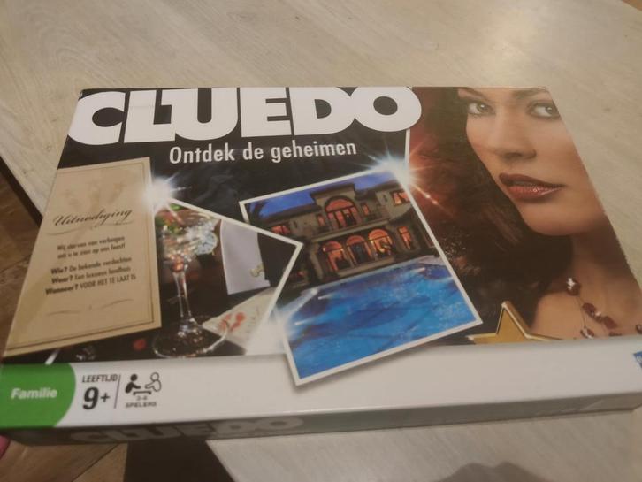 Cluedo Bordspel - Ontdek de geheimen!, Hobby en Vrije tijd, Gezelschapsspellen | Bordspellen, Zo goed als nieuw, Drie of vier spelers