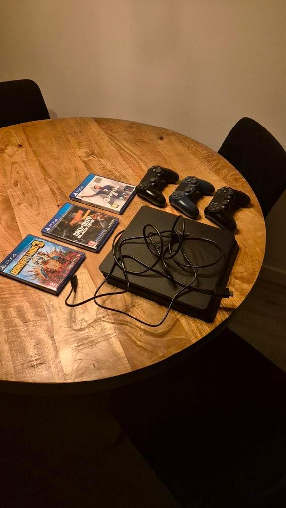 PS4 Slim met 3 games en 3 controllers, Spelcomputers en Games, Spelcomputers | Sony PlayStation 4, Gebruikt, Slim, Met 3 controllers of meer