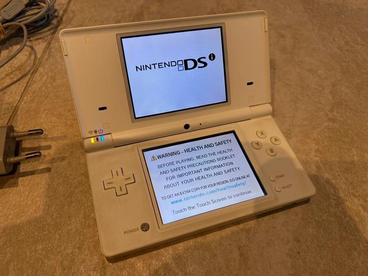 Nintendo Dsi met lader, Spelcomputers en Games, Spelcomputers | Nintendo DS, Gebruikt, Dsi, Wit, Ophalen of Verzenden