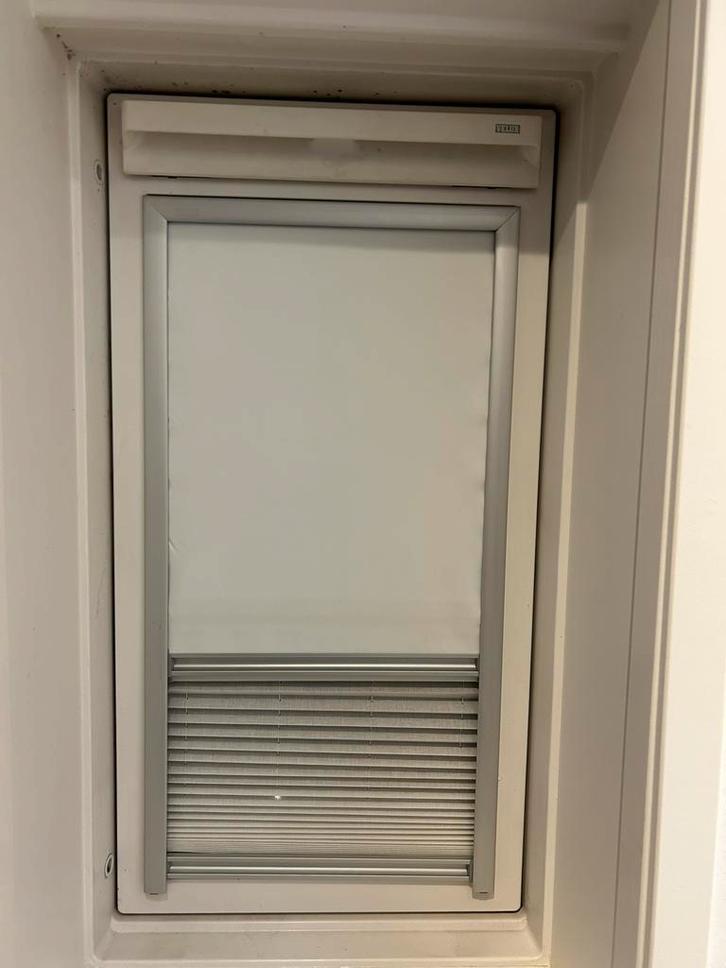 2x Velux verduisterend rolgordijn GGU C04, Huis en Inrichting, Stoffering | Gordijnen en Lamellen, Zo goed als nieuw, Minder dan 50 cm