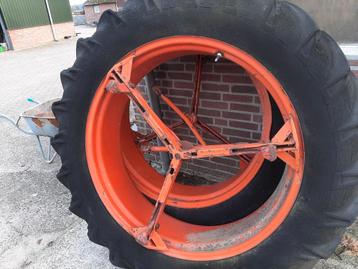 Stel Molcon dubbellucht. Trelleborg 13.6-38.Fendt beschikbaar voor biedingen