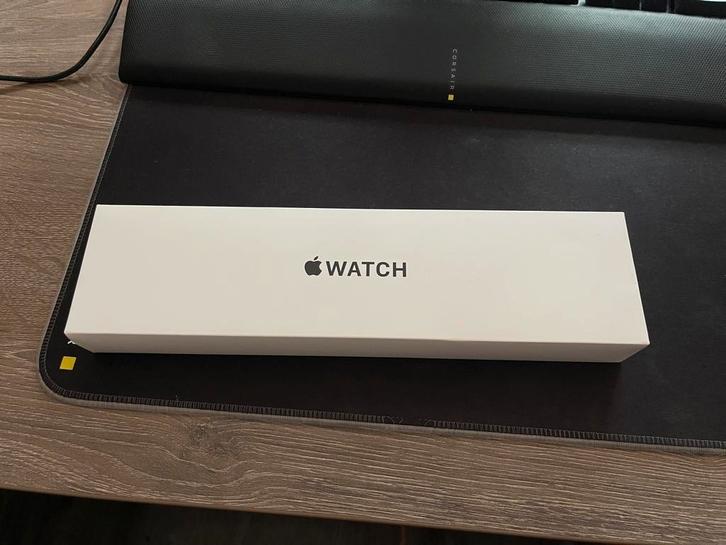 Apple Watch SE 44mm WiFi - Defecte Batterij, Sieraden, Tassen en Uiterlijk, Smartwatches, Gebruikt, iOS, Zwart, Hartslag, Waterdicht