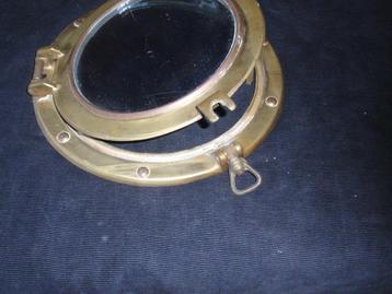 Decoratieve patrijspoort koper.  beschikbaar voor biedingen