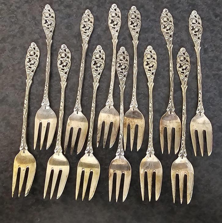 Antieke set van 12 sierlijke zilveren dessertvorken, Antiek en Kunst, Antiek | Bestek, Ophalen of Verzenden