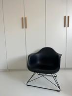 Vitra Eames LAR fauteuil, Huis en Inrichting, Ophalen of Verzenden, Zo goed als nieuw, Zwart, Eén