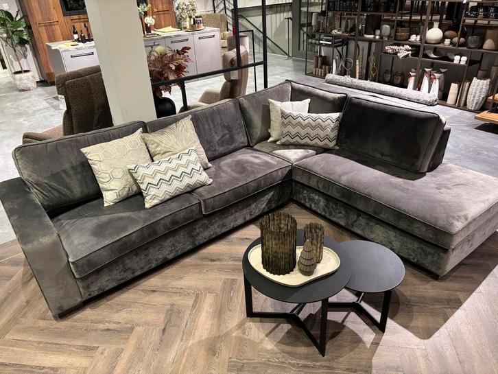 Hoekbank showroommodel Rich antraciet, Huis en Inrichting, Banken | Complete zithoeken, Zo goed als nieuw, Stof, Ophalen of Verzenden