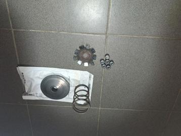  BIEDEN !!!!!   SYM MIO 50 VARIATEUR set 6 INCL ROLLETJES beschikbaar voor biedingen