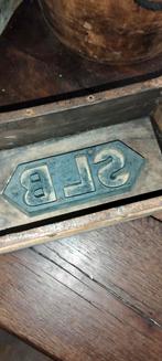 Leuke brocante steenmal afgewerkt met metaal, Ophalen of Verzenden